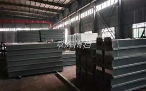 彩鋼圍擋的防火性能如何？